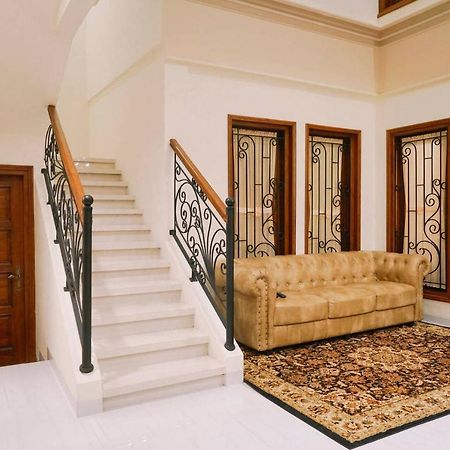 Вилла Fernasya House Джокьякарта Экстерьер фото